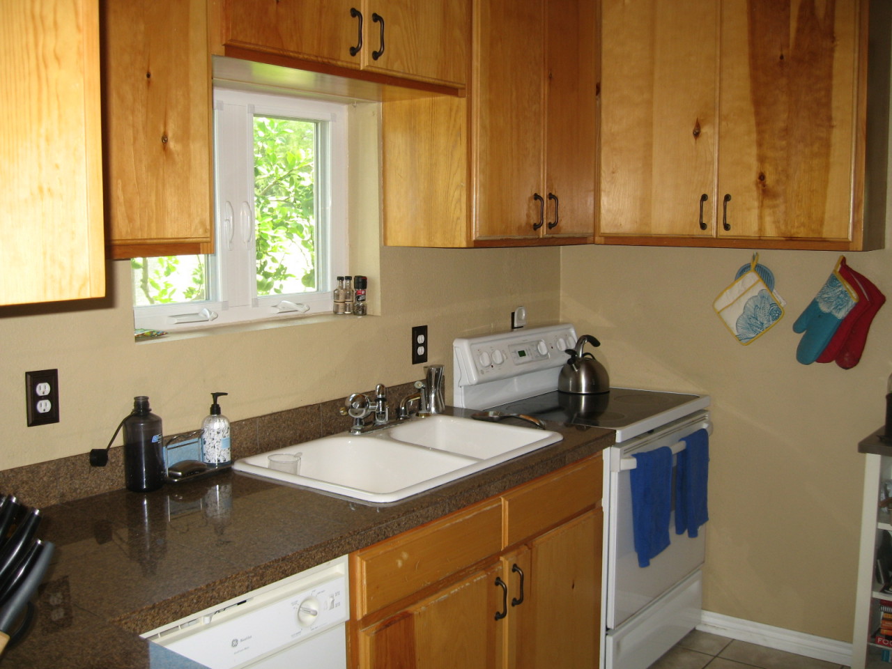 1646 East Roma Avenue Phoenix, AZ 85016 - Photo 4 of 18 KITCHEN