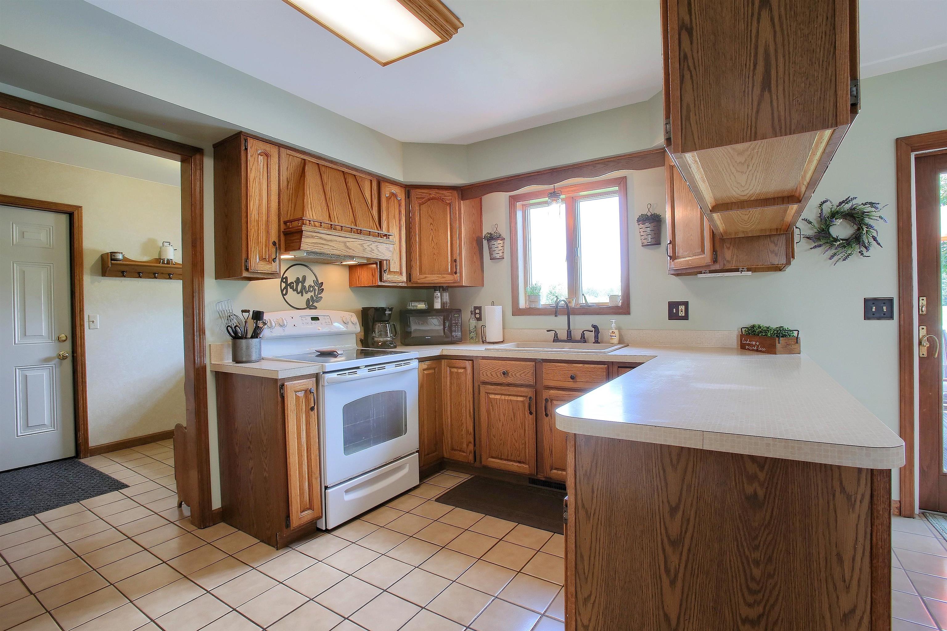 7372 Springborn Road East China, MI 48054 - Photo 7 of 24 Ceramic Tile Flooring
