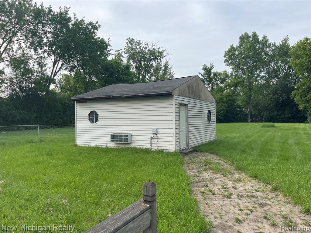 2811 Wisconsin Road Troy, MI 48083 - Photo 3 of 22