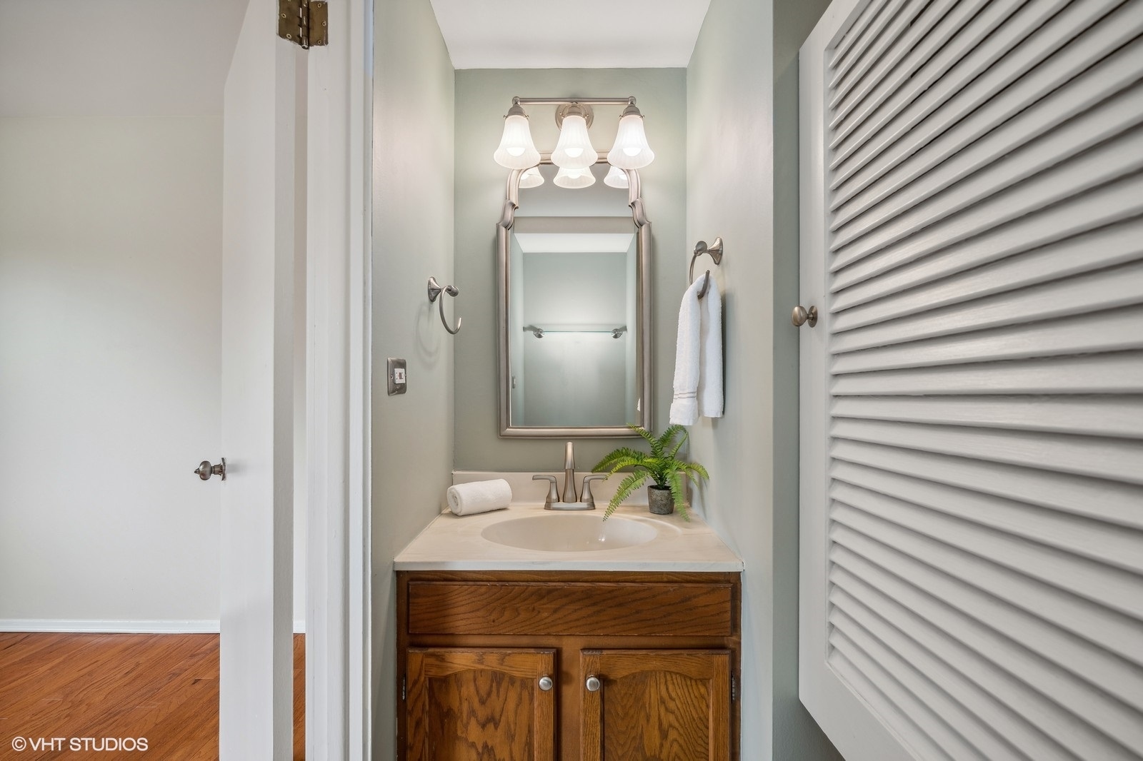 715 Carriage Hill Drive Glenview, IL 60025 - Photo 8 of 18 a bathroom with a sink and a mirror