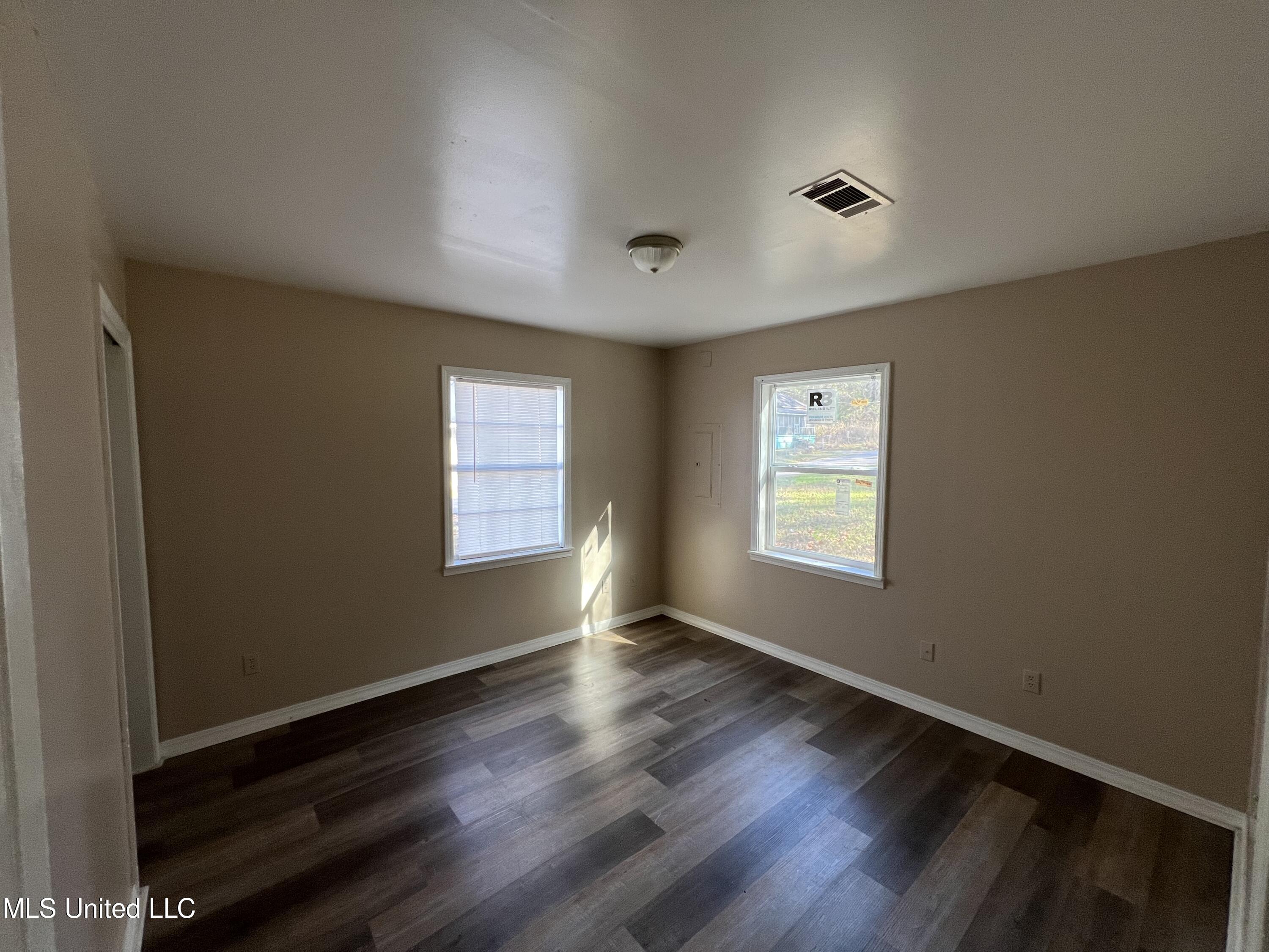 4101 9th Street Meridian, MS 39307 - Photo 6 of 11 IMG_8289