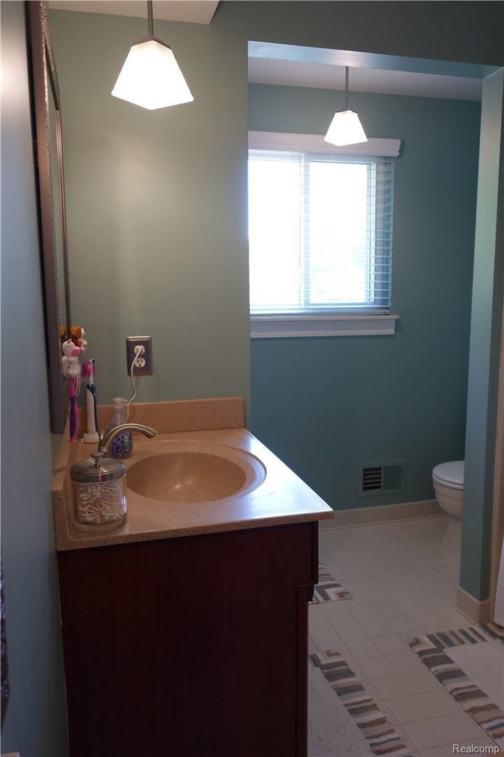 1424 Milverton Road Troy, MI 48083 - Photo 18 of 25 18.JPG