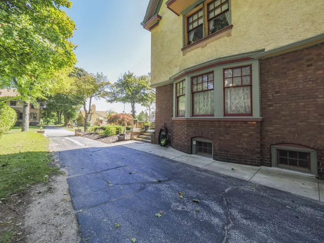 $675,000 | 516 Maple Street, Manistee, MI 49660