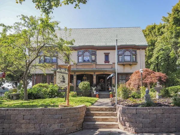 $675,000 | 516 Maple Street, Manistee, MI 49660