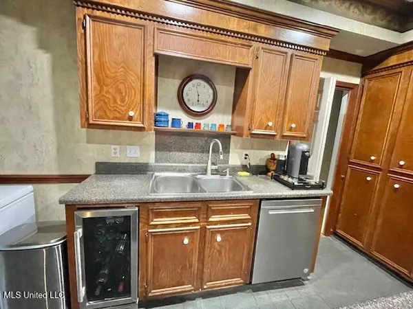 $314,900 | 86 North Crownpointe Drive, Jackson, MS 39211