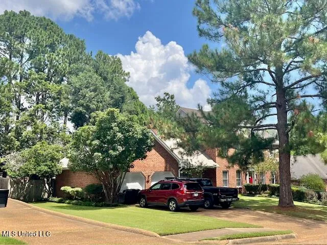 $329,900 | 86 North Crownpointe Drive, Jackson, MS 39211