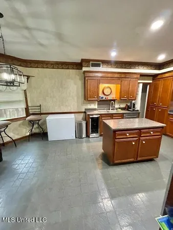 $314,900 | 86 North Crownpointe Drive, Jackson, MS 39211