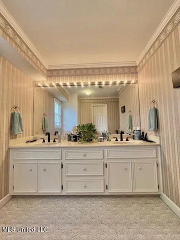 $329,900 | 86 North Crownpointe Drive, Jackson, MS 39211