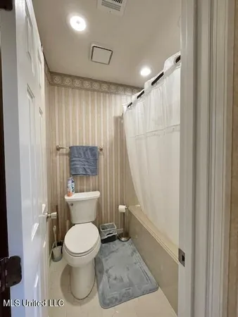 $314,900 | 86 North Crownpointe Drive, Jackson, MS 39211