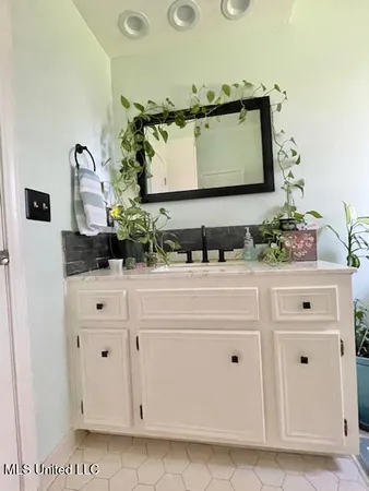 $314,900 | 86 North Crownpointe Drive, Jackson, MS 39211