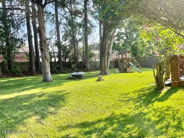 $314,900 | 86 North Crownpointe Drive, Jackson, MS 39211