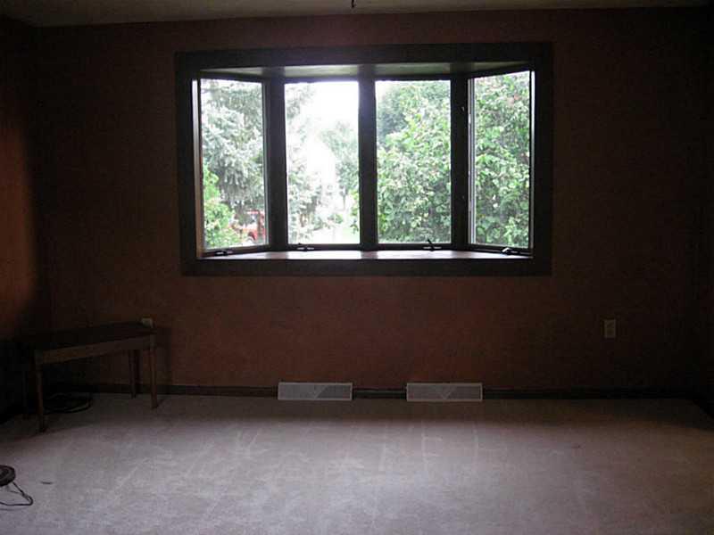 1825 Cowling Road Scottdale, PA 15683 - Photo 10 of 19 Living Room.