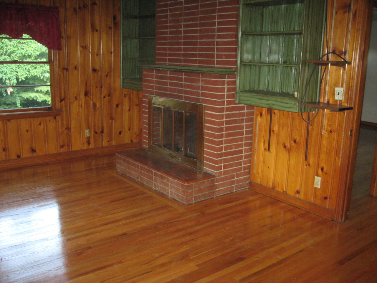 912 Glenn Ridge Road Northwest Roanoke, VA 24017 - Photo 2 of 9 Family Room with Frreplace /Book Shelves