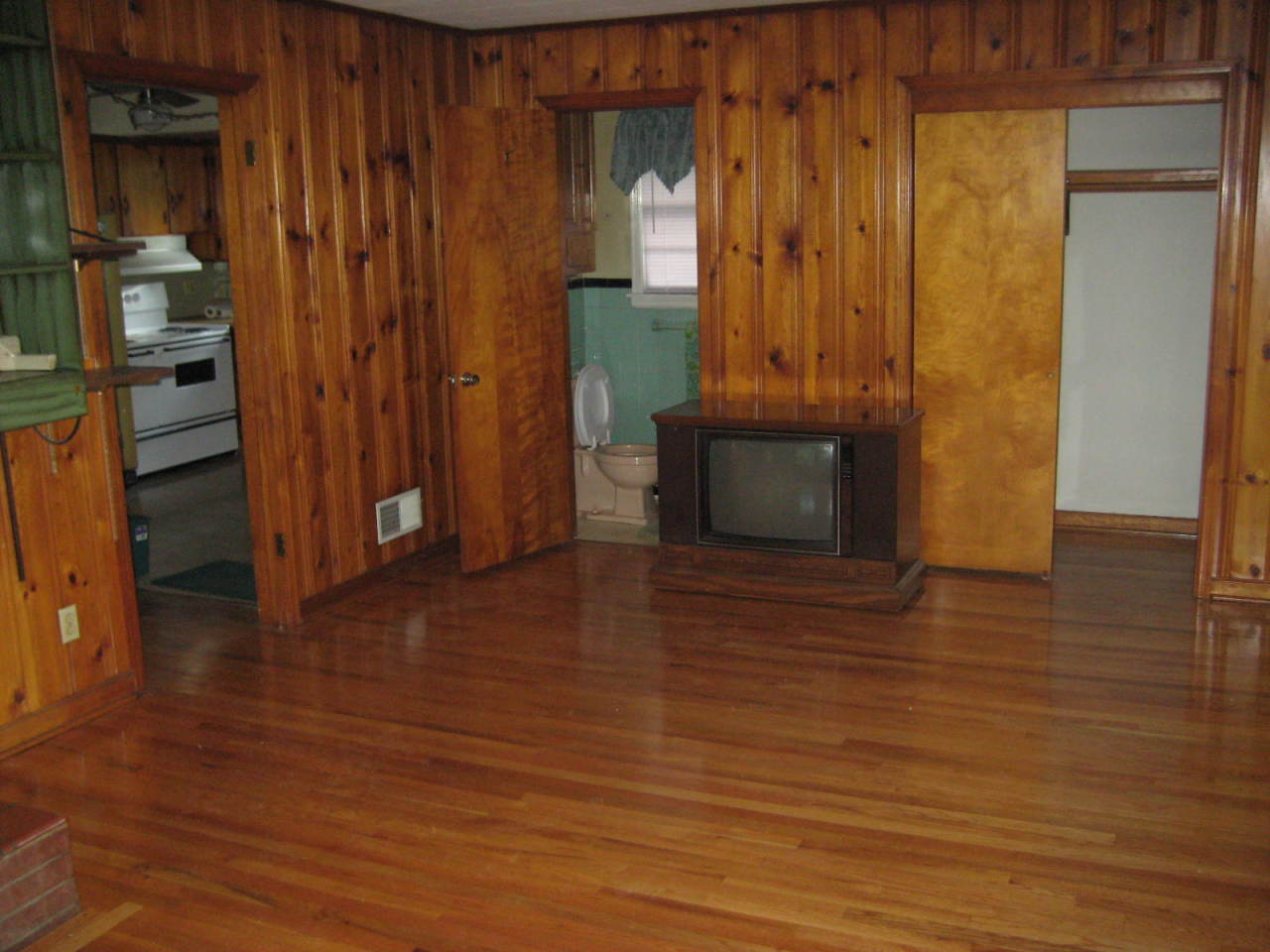 912 Glenn Ridge Road Northwest Roanoke, VA 24017 - Photo 3 of 9 Family Room