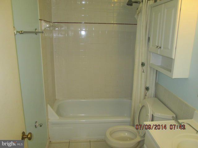5833 Rexford Drive, Unit 715 Springfield, VA 22152 - Photo 8 of 9 Bath