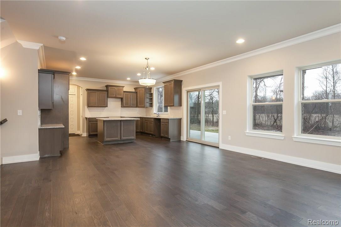 22366 Brantingham Road Macomb, MI 48044 - Photo 13 of 41 013-3644850-large.jpg