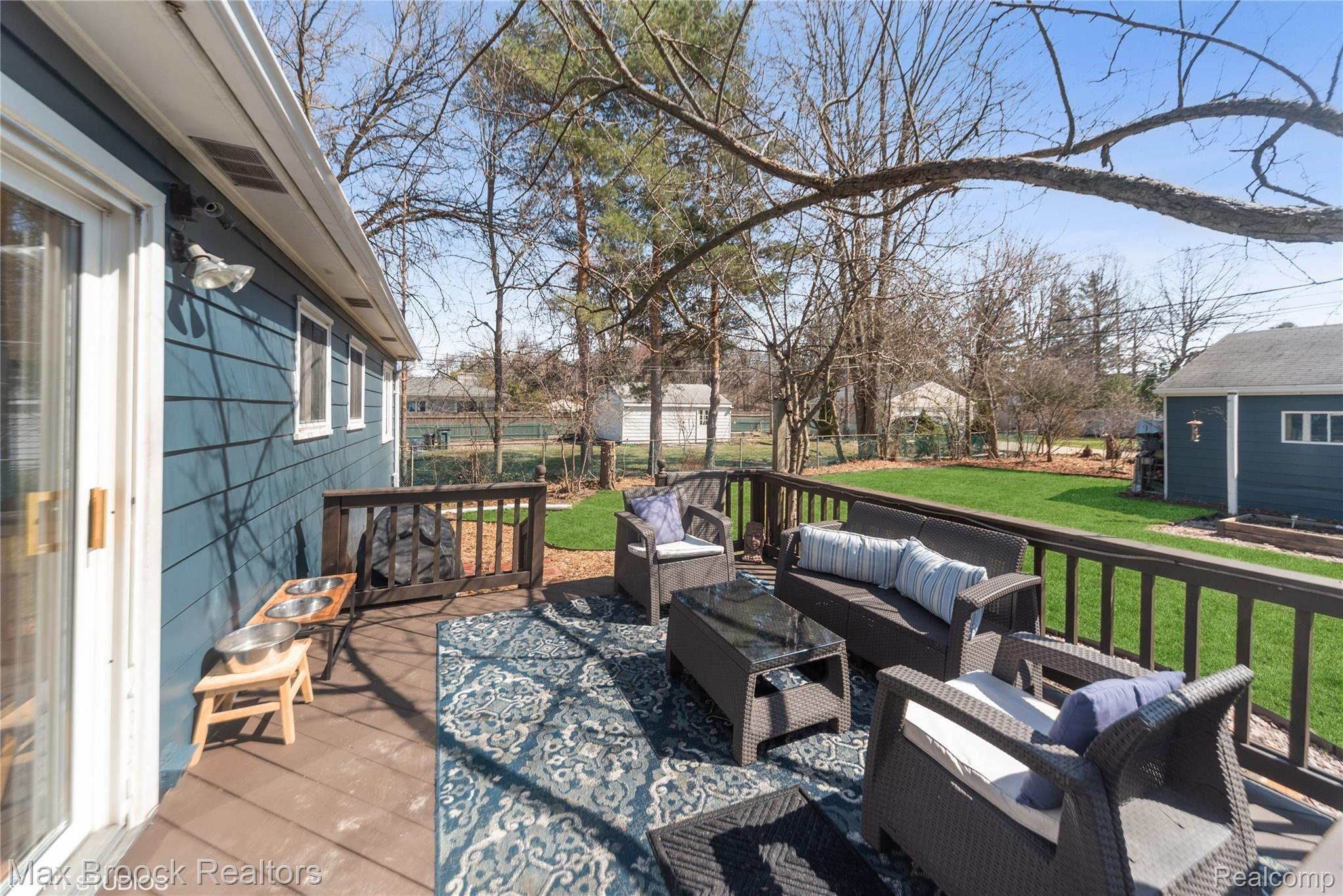410 Trombley Road Troy, MI 48083 - Photo 8 of 10 02_410Trombley_2002_HiRes.jpg