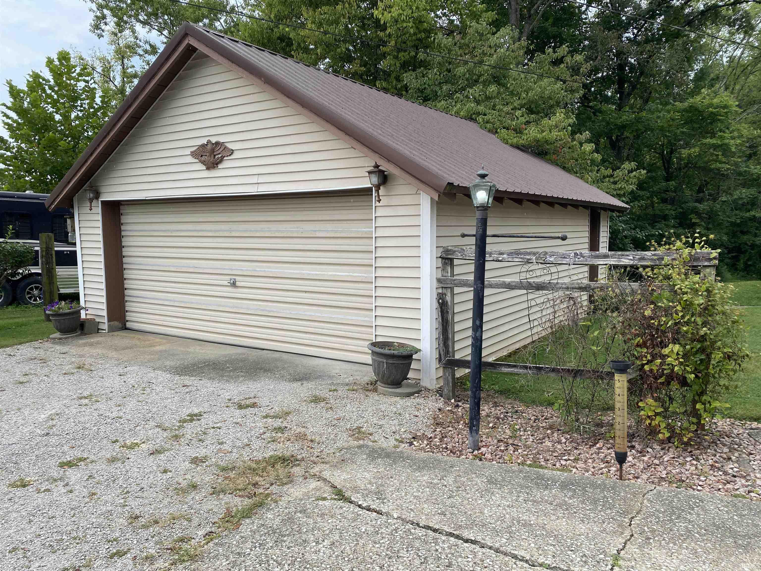 672 South St Road Winslow, IN 47598 - Photo 17 of 26