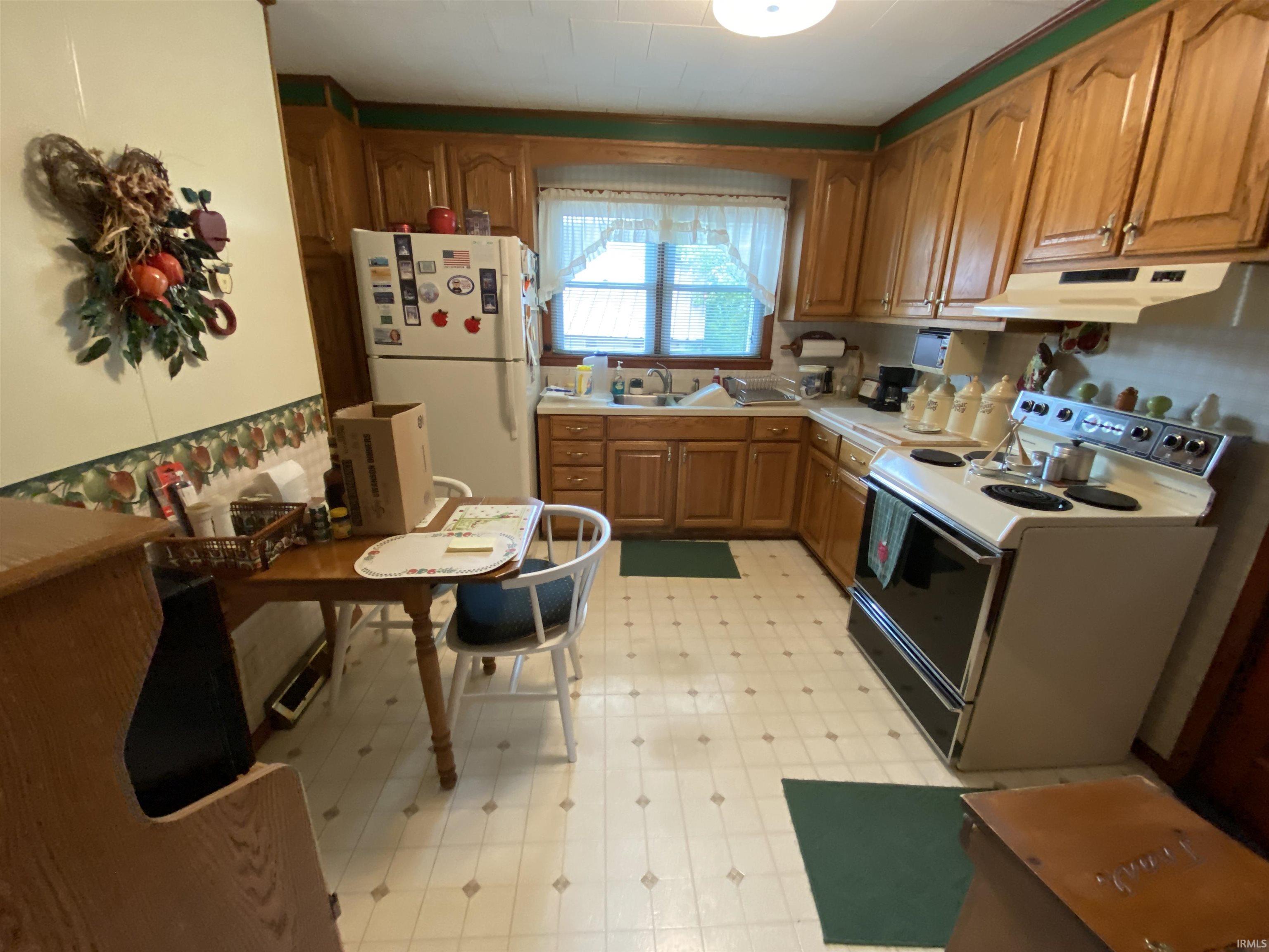 672 South St Road Winslow, IN 47598 - Photo 8 of 26