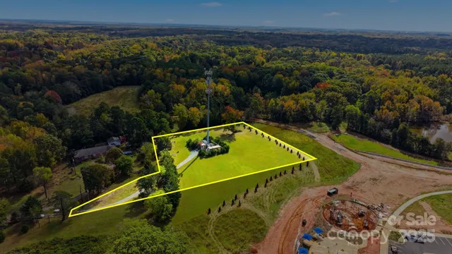 a view of a tennis court