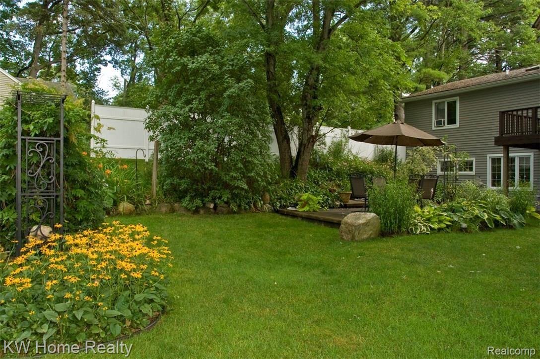 7755 Haley Road White Lake, MI 48383 - Photo 45 of 47 yard3.jpg