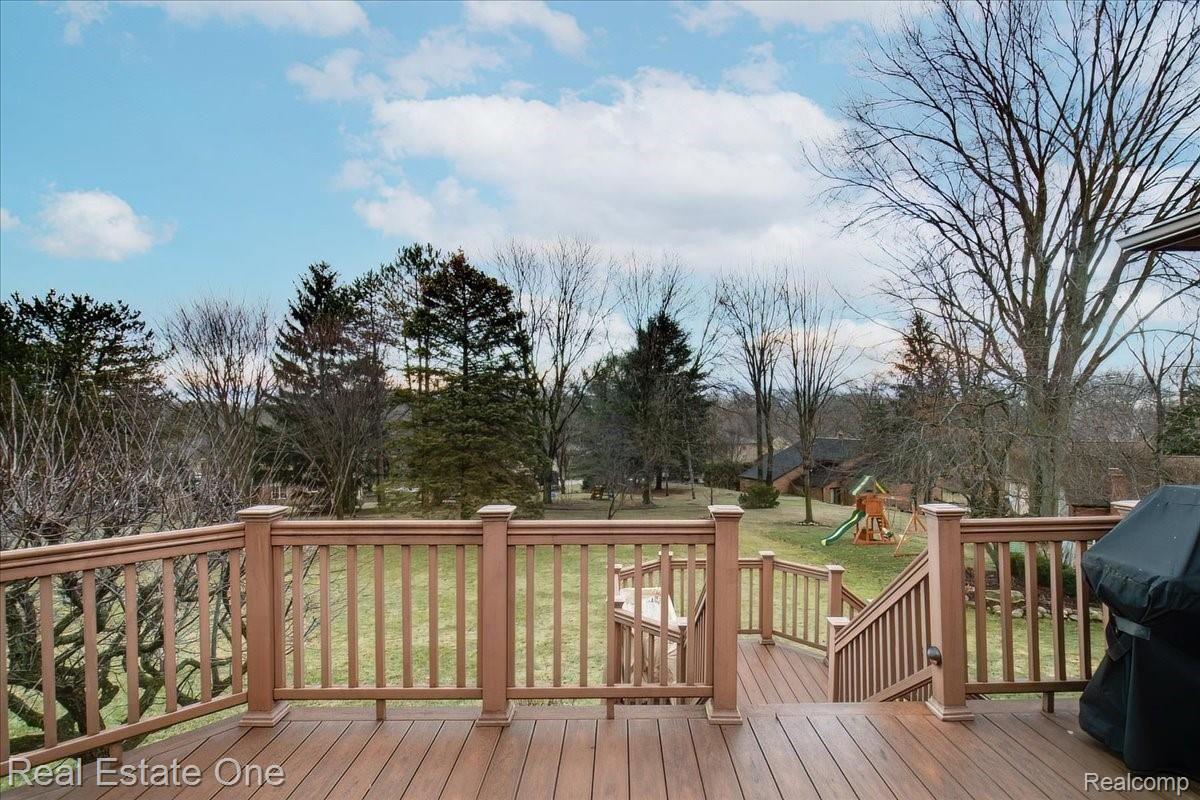 451 Lake Forest Road Rochester, MI 48309 - Photo 89 of 97 From top deck looking towards the east