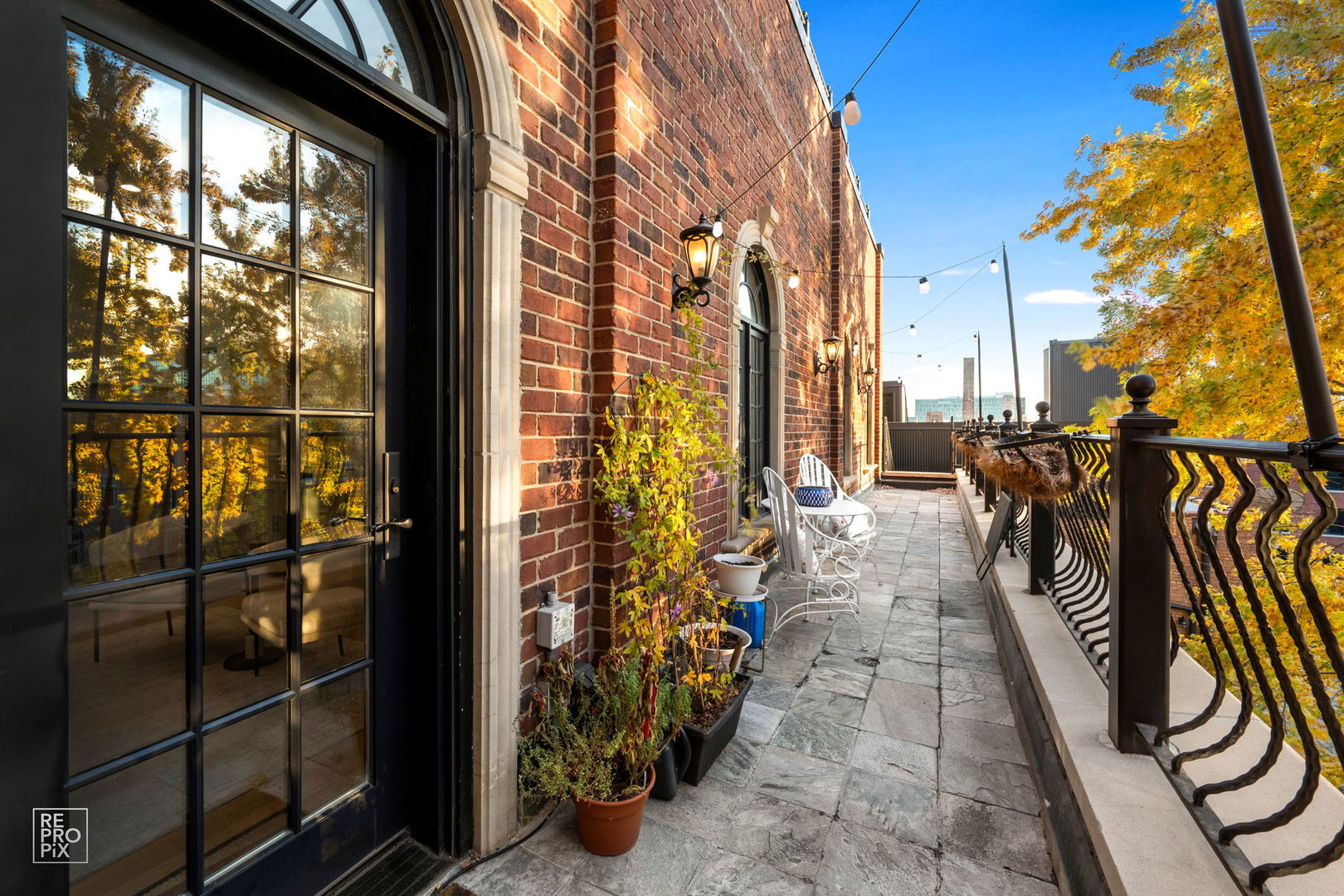 1526 West Monroe Street, Unit PH3 Chicago, IL 60607 - Photo 17 of 19 a view of a chairs and bench in the balcony