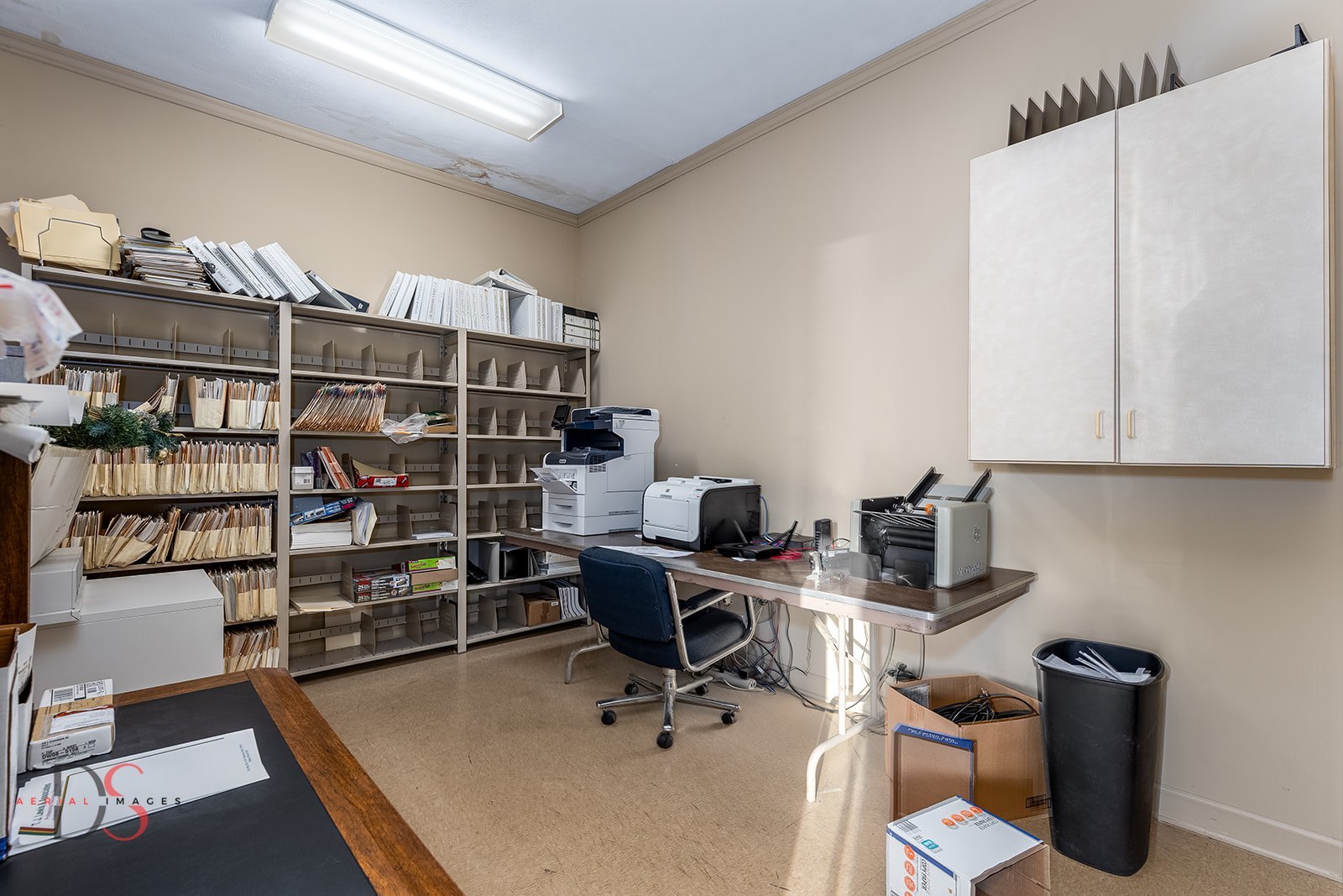 410 North 3059th Road Ottawa, IL 61350 - Photo 10 of 12 a view of a workspace with furniture