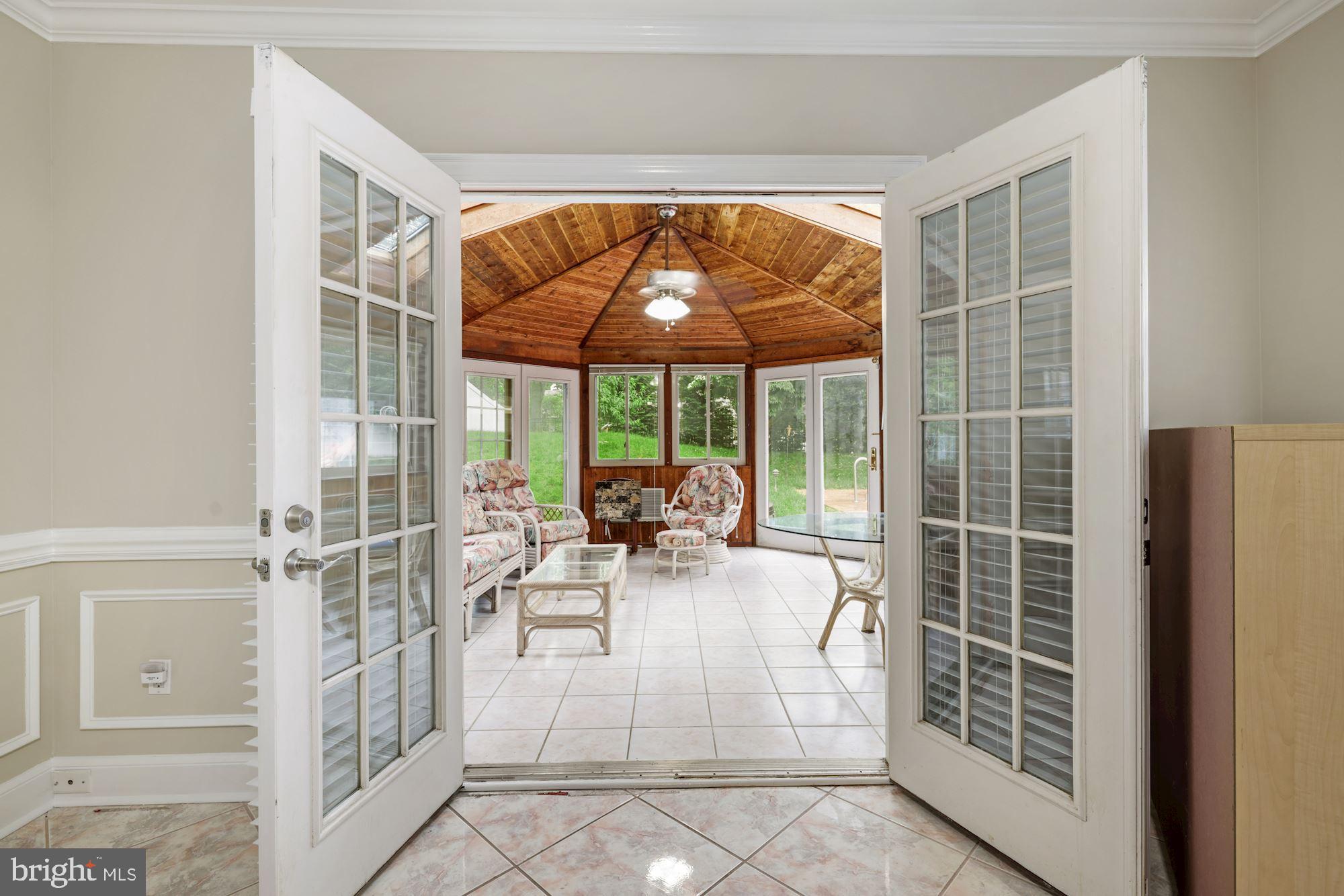 7304 Brickyard Road Potomac, MD 20854 - Photo 17 of 40