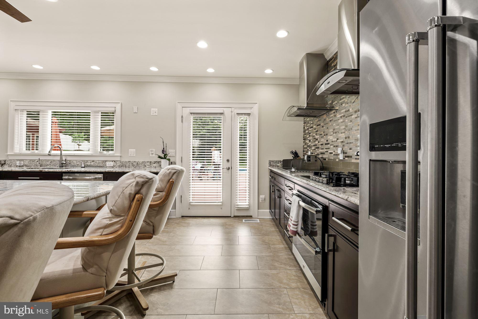 7304 Brickyard Road Potomac, MD 20854 - Photo 6 of 40