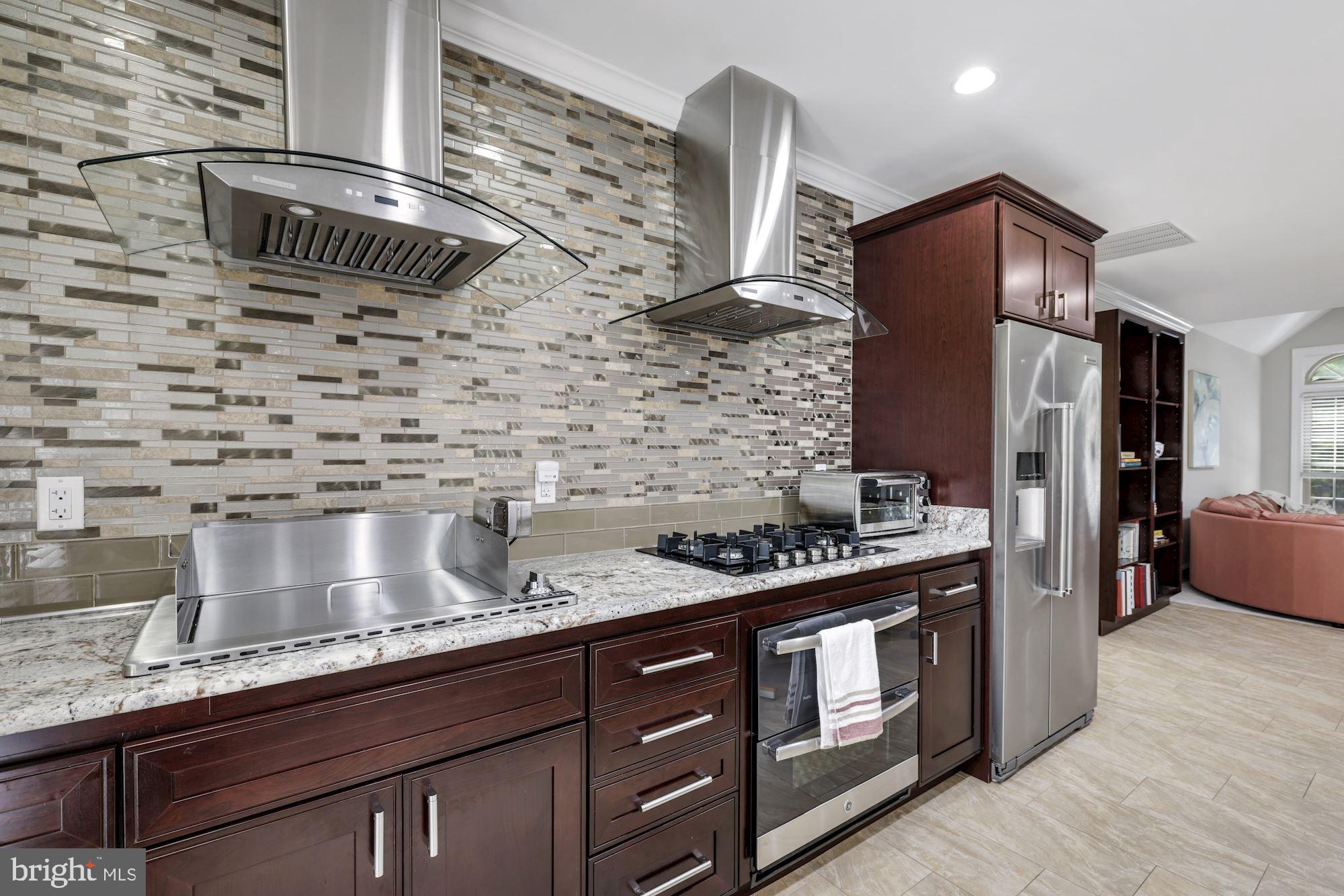 7304 Brickyard Road Potomac, MD 20854 - Photo 7 of 40