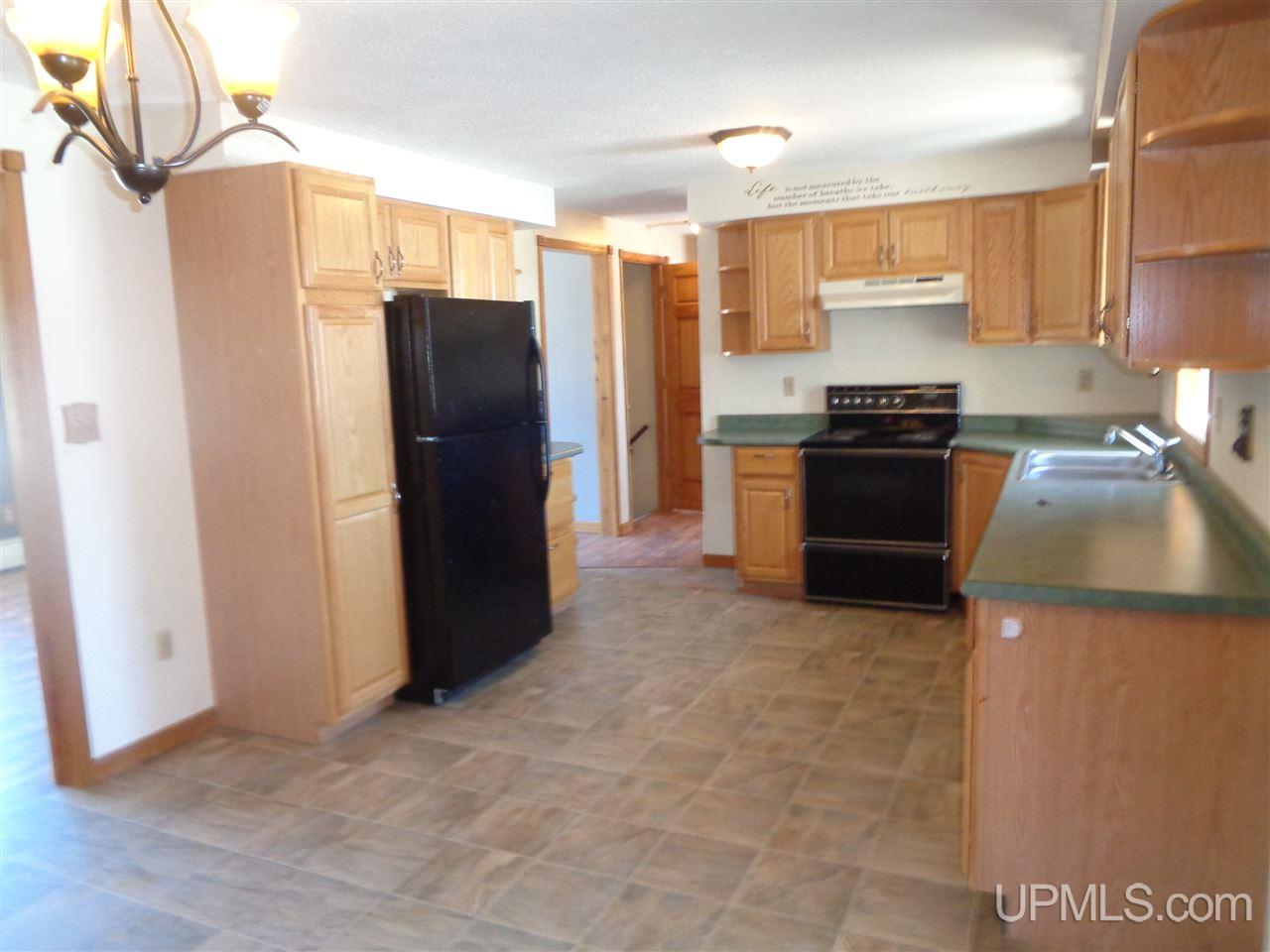 35 Tuttle Avenue L'Anse, MI 49946 - Photo 6 of 18
