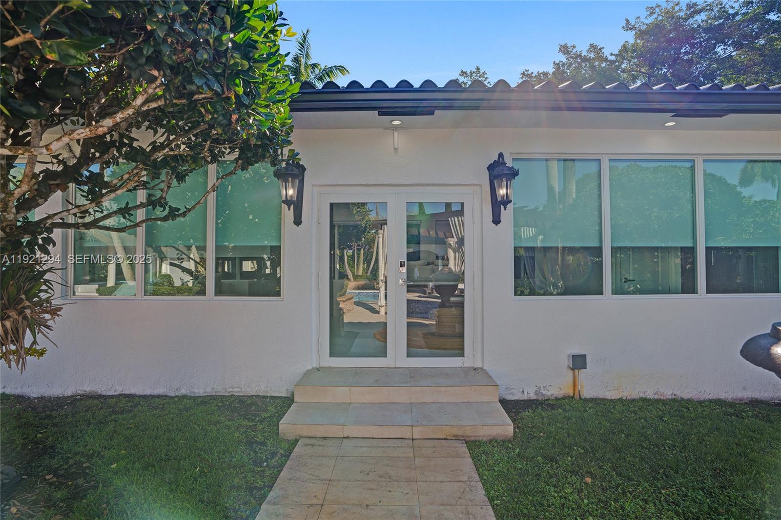 10400 Southwest 62nd Street Miami, FL 33173 - Photo 25 of 34 a front view of a house with a yard and garage