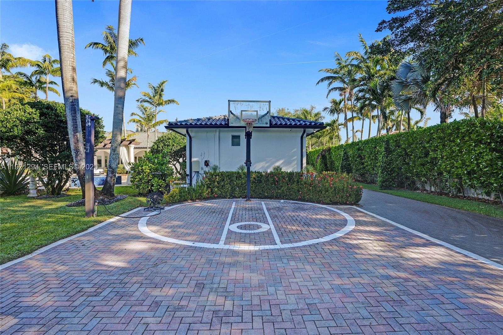 10400 Southwest 62nd Street Miami, FL 33173 - Photo 30 of 34 a view of a basketball court