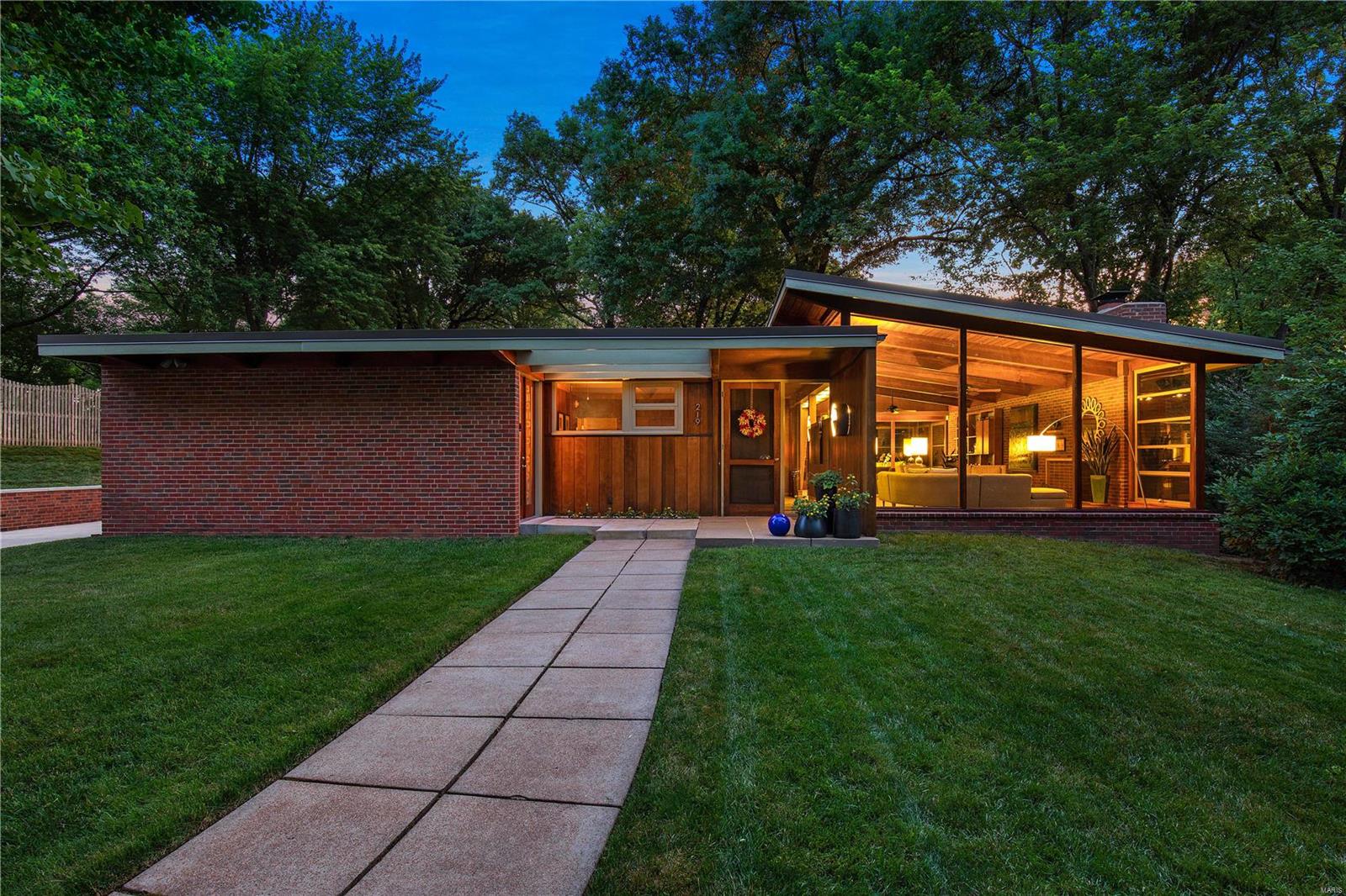 219 Graybridge Road Ladue, MO 63124 - Photo 1 of 35 Gallery Image 1