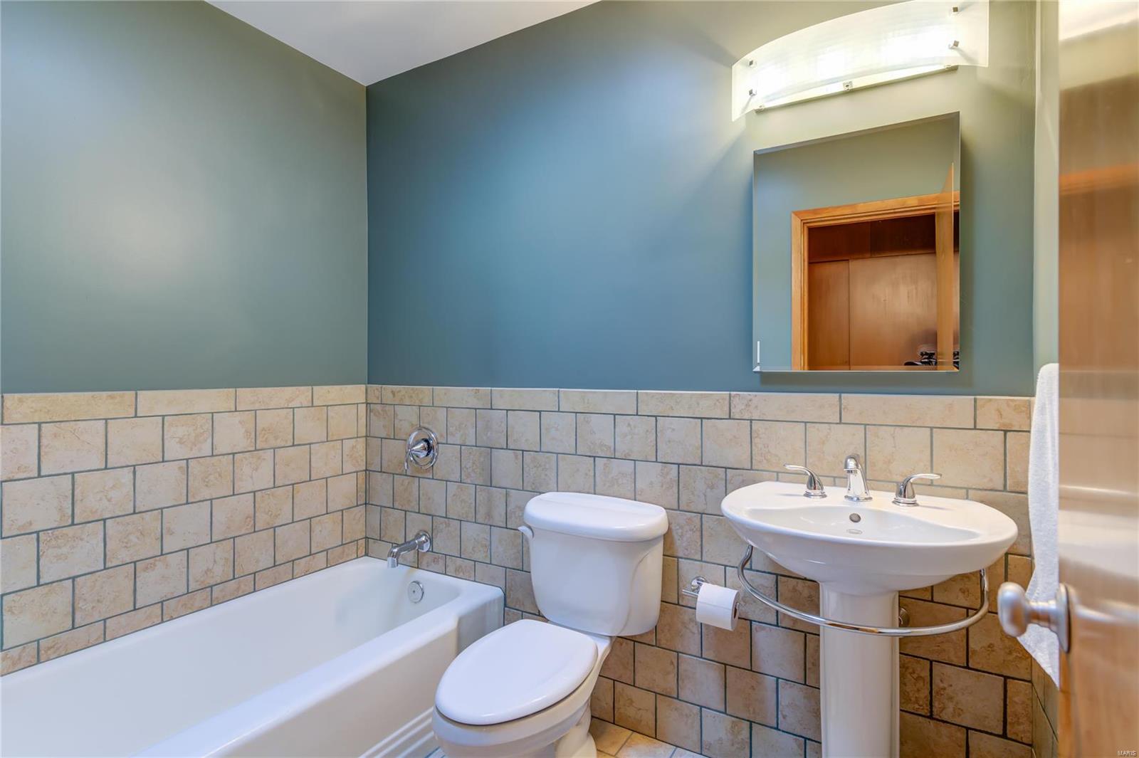219 Graybridge Road Ladue, MO 63124 - Photo 24 of 35 Gallery Image 24