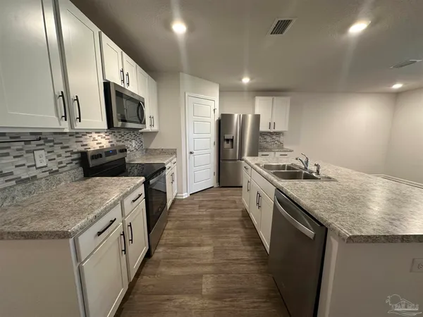 $2,195 | 7565 Steeplechase Boulevard, Pensacola, FL 32526