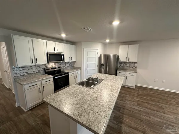 $2,195 | 7565 Steeplechase Boulevard, Pensacola, FL 32526