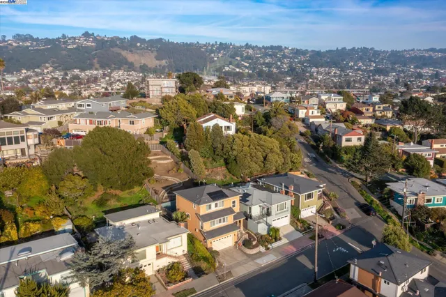 $828,000 | 1564 Santa Clara Street, Richmond, CA 94804