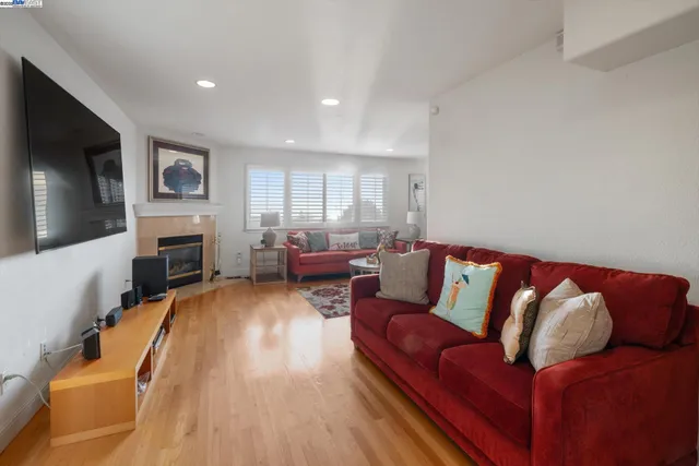 $828,000 | 1564 Santa Clara Street, Richmond, CA 94804