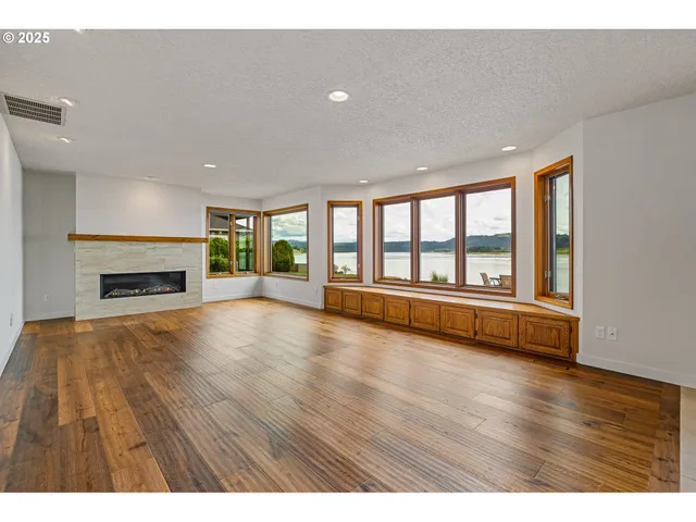 $1,995,000 | 954 South A Street, Washougal, WA 98671