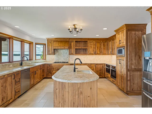 $1,995,000 | 954 South A Street, Washougal, WA 98671