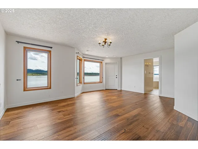 $1,995,000 | 954 South A Street, Washougal, WA 98671