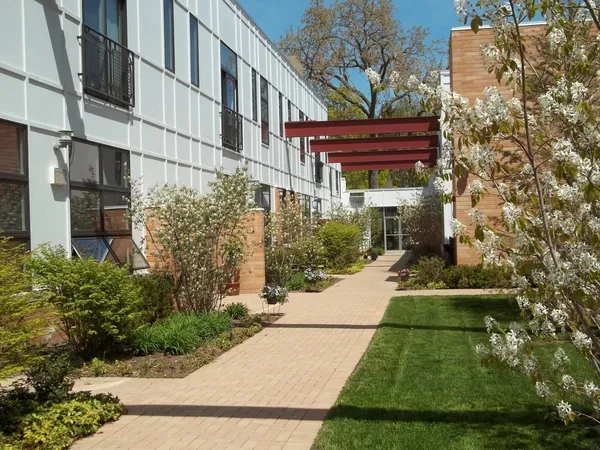 $3,997 | 2100 Greenwood Street, Unit 106, Evanston, IL 60201