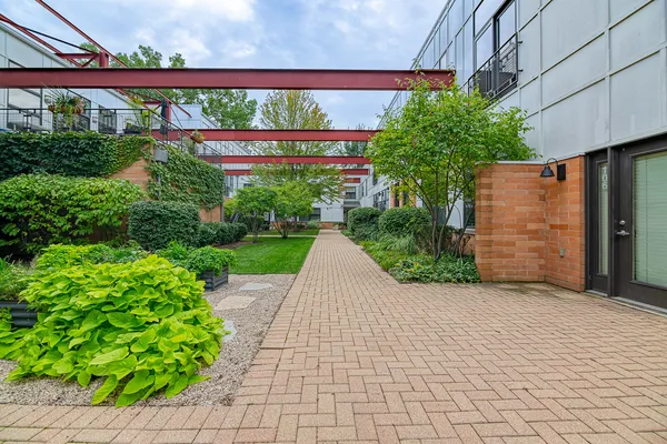 $3,997 | 2100 Greenwood Street, Unit 106, Evanston, IL 60201