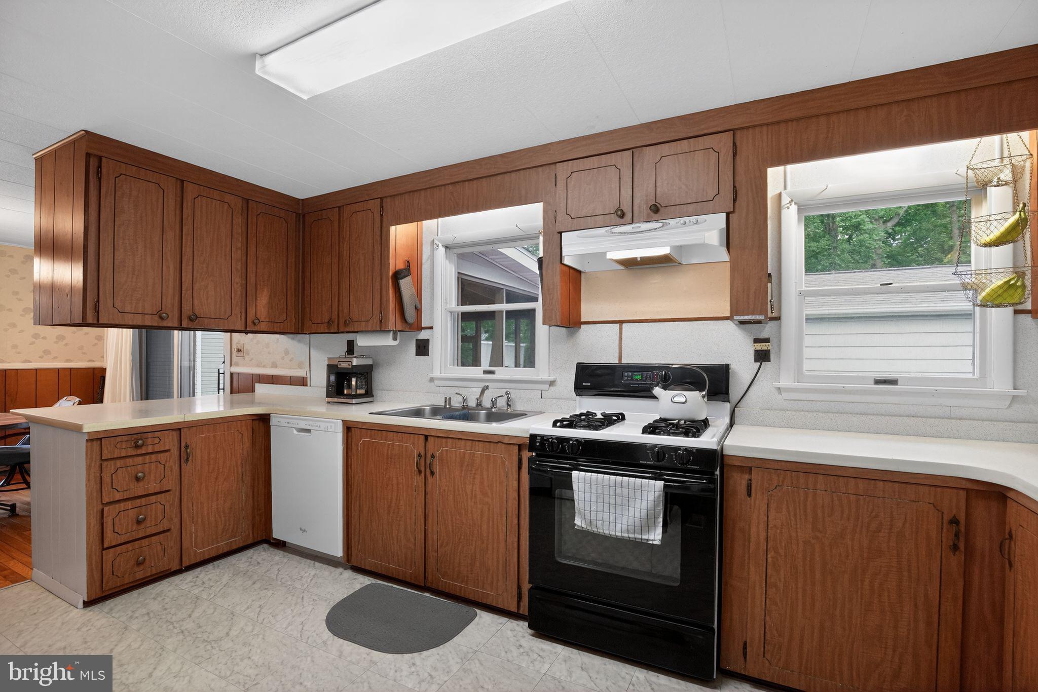 6070 Hill Road St. Leonard, MD 20685 - Photo 11 of 38 Kitchen