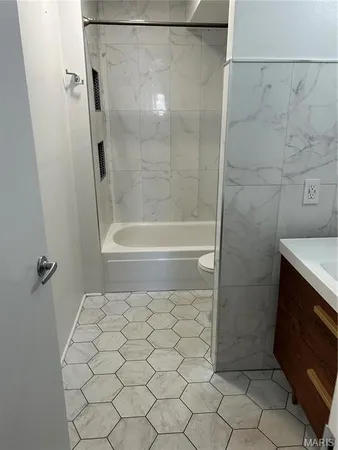 $1,995 | 14471 Bantry Lane, Unit 16, Chesterfield, MO 63017