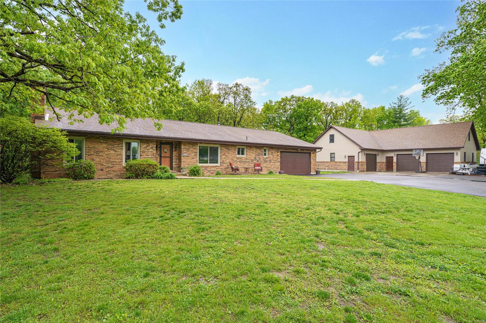 20443 Tall Timber Road Staunton, IL 62088 - Photo 3 of 44