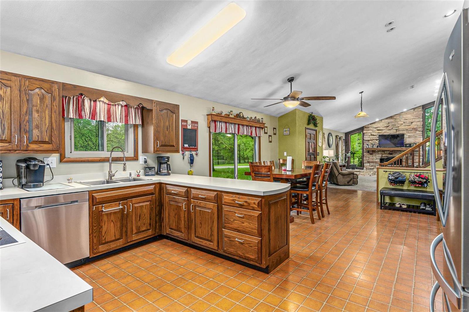 20443 Tall Timber Road Staunton, IL 62088 - Photo 9 of 44