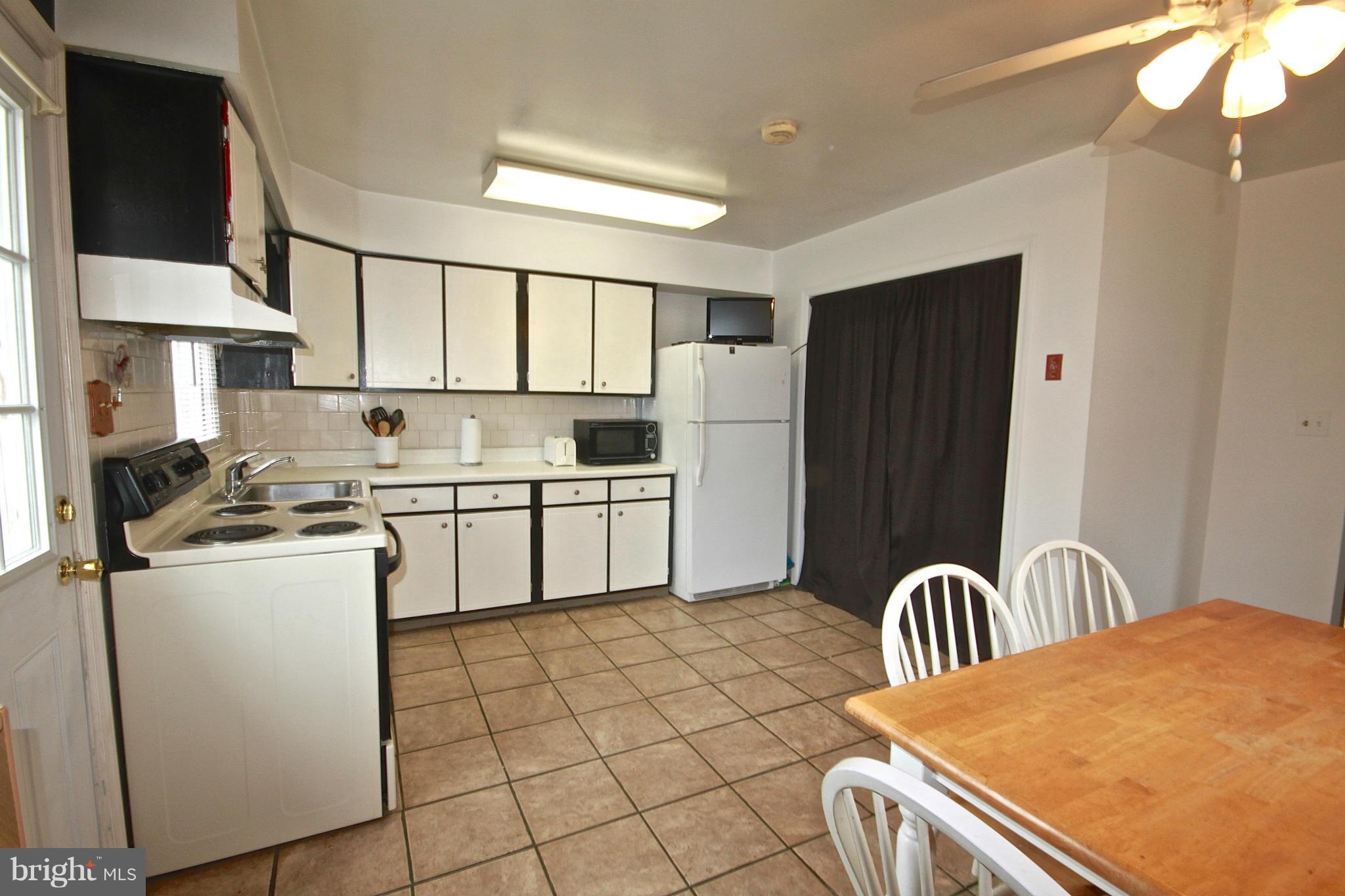 1915 Potomac Road Edgewater, MD 21037 - Photo 4 of 20 Kitchen